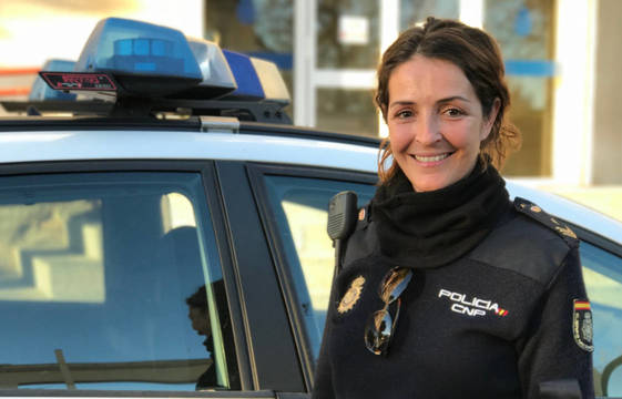 policia_nacional_mujer