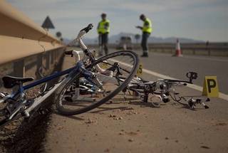 Matar a un ciclista en las carreteras españolas sale barato