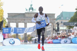 Eliud Kipchoge: el maratoniano que ha batido el récord del Mundo y abre la posibilidad de bajar la marca de dos horas en esta prueba