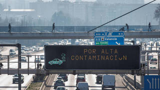 Continúa la cruzada de 'Ahora Madrid' contra el vehículo privado en la capital de España endureciendo el protocolo anticontaminación