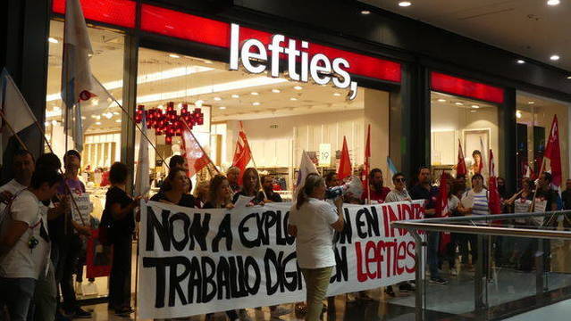 Movilización de las trabajadoras de Lefties en La Coruña