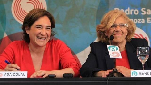 Ada Colau (izquierda) y Manuela Carmena (derecha) son las alcaldesas que más cobran de España