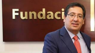 El presidente de la Fundación Cajasol, Antonio Pulido, el "banquero" de Susana Díaz, cobra 200.000 euros por su cargo oficial