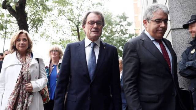 Joana Ortega, Artur Mas y Francesc Homs, llegando al juzgado
