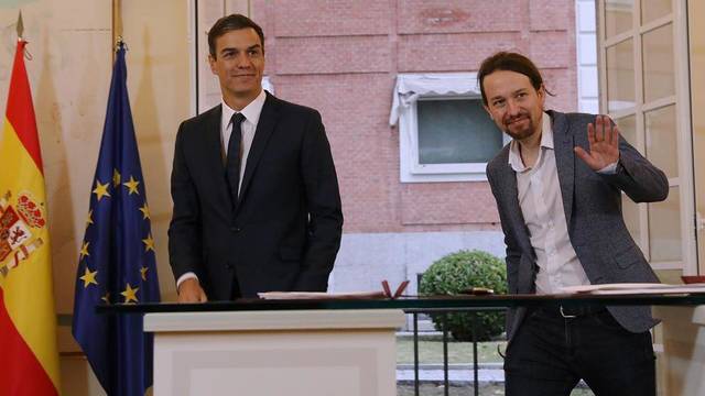 Firma del acuerdo entre Pedro Sánchez y Pablo Iglesias