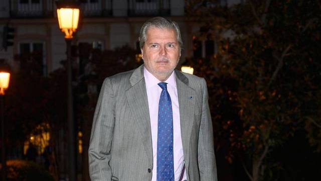 El ex ministro de Educación Íñigo Méndez de Vigo a su llegada al Funeral
