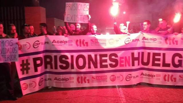 Los sindicatos de prisiones protestan en todas las cárceles españolas dependientes de la Administración en la histórica huelga general