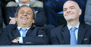 Acusan a los máximos dirigentes del fútbol europeo, Platiní e Infantino, de permitir al PSG y al Manchester City incumplir el Fair Play Financiero