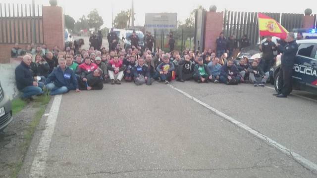 Se vivieron momentos de tensión junto a la cárcel de Huelva durante la huelga.