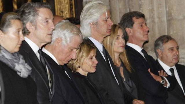 Los hijos de Cayetana durante el funeral de la Duquesa 