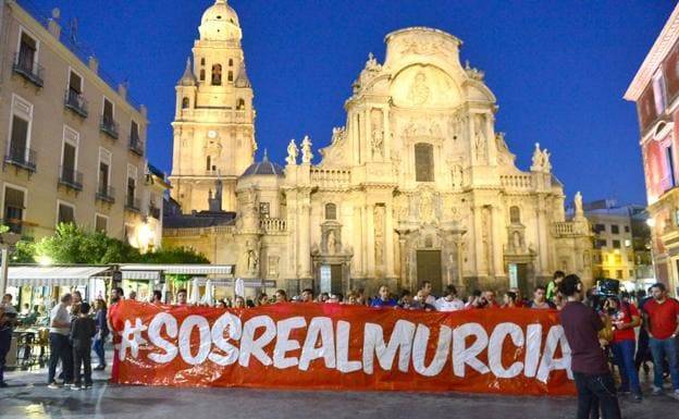 Aficionados piden la salvación del Real Murcia