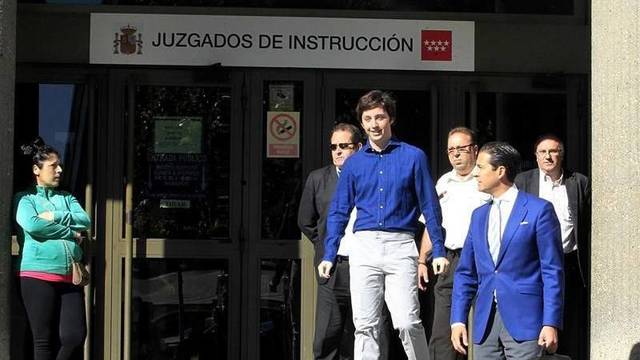 Francisco Nicolás a la salida de los juzgados de Madrid.