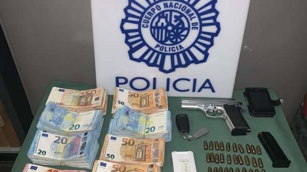 En la operación Rávena se han incautado hachís, más de 100.000 euros y diversas armas
