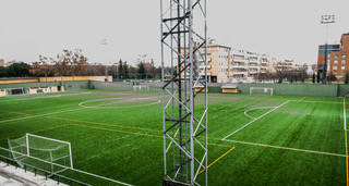 El campo de fútbol de Aluche completamente vacío a la hora del partido / Bernardo Paz.