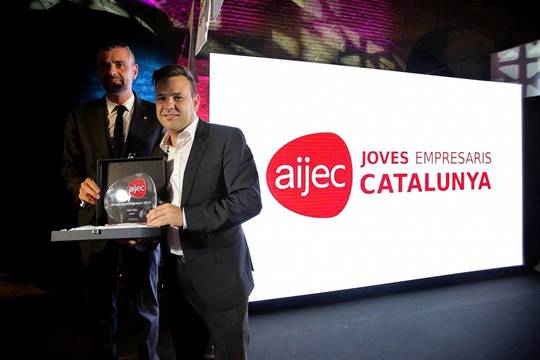 José Elías recibiendo el Premio Joven Empresario del Año