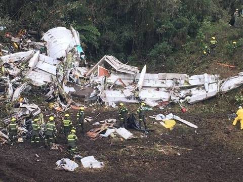 El avión que transportaba al Chapecoense siniestrado
