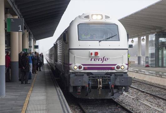 El tren Badajoz-Madrid averiado.