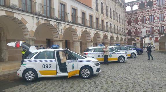 Vehículos de la policía local de Badajoz.