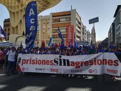 Manifestación en Sevilla por las agresiones a funcionarios de prisiones
