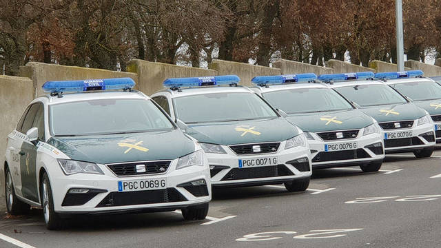 Algunos de los nuevos vehículos diésel de la Guardia Civil.