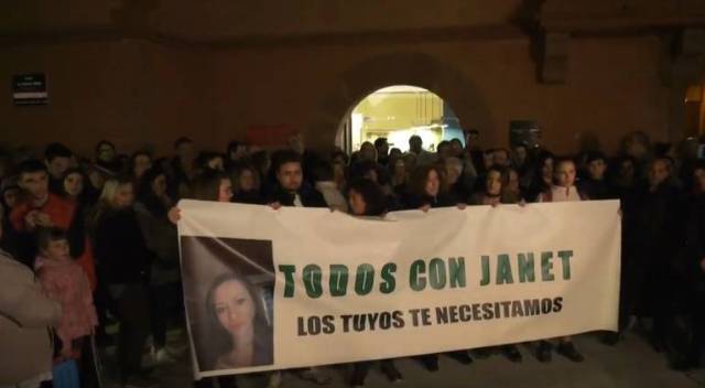 Concentración en Viladecans pidiendo que aparezca Janet Jumillas