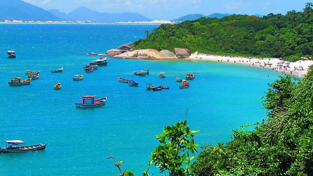 Isla de Campeche en Florianópolis, referencia turística del Brasil blanco.