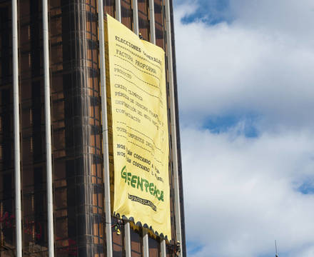 Pancarta de Greenpeace en Colón.
