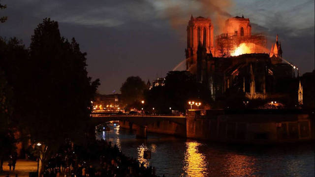 El incendio de Notre Dame ya está controlado