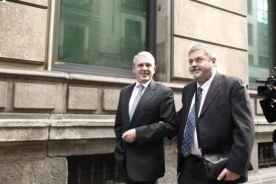 Pablo Crespo con su abogado Miguel Durán.