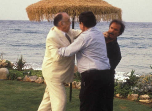 Camilo José Cela golpeando a Mariñas y Antonio D. Olano, intentando separar. 