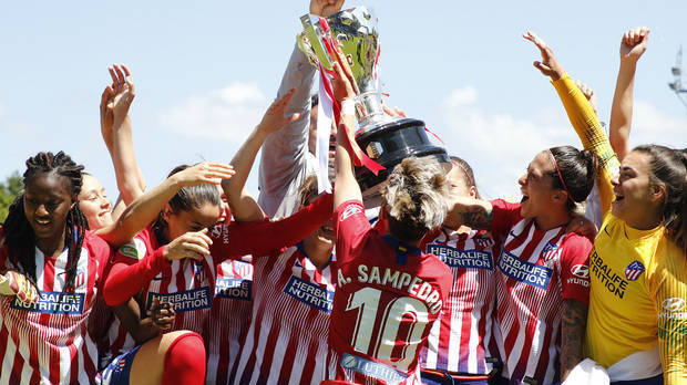 Las jugadoras del Atlético celebran la consecución del título de Liga.