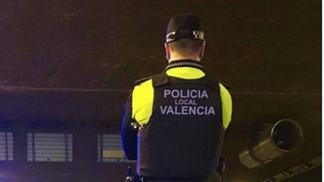 Un policía local de Valencia / Europa Press.