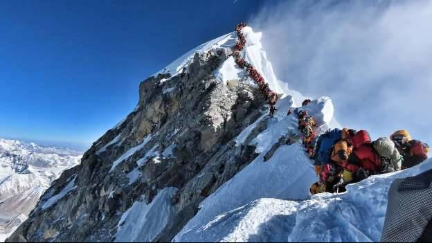 Atasco en la cima del Everest