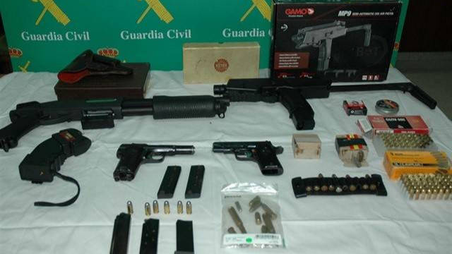 Las armas incautadas al guardia civil destinado en Móstoles.
