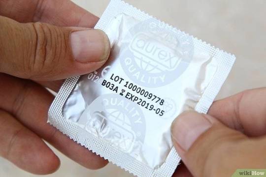 El ministerio estudiará si repartir preservativos en eventos.