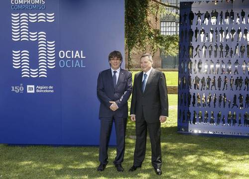 Carles Puigdemont junto al presidente de Aguas de Barcelona, Angel Simón, durante el 150 aniversario.