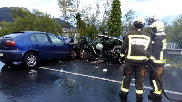 Las distracciones al volante por el uso del móvil causan accidentes / Europa Press.