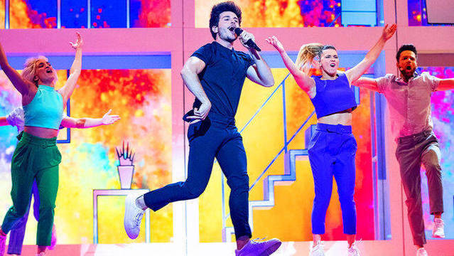 Miki en plena actuación en Eurovisión. 