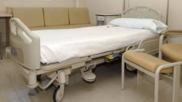 Una cama de hospital.