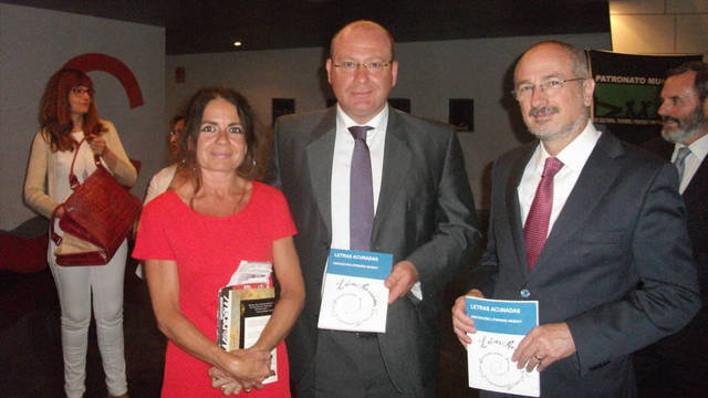 Pilar Redondo con el Señor Alcalde de Jaén y el excelentísimo Señor Embajador de Israel.
