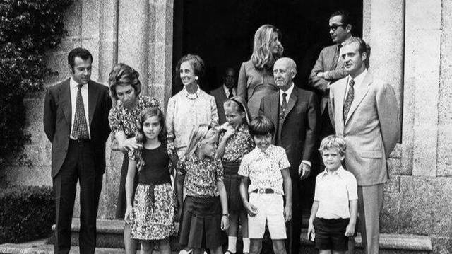 Franco con su familia y los entonces Príncipes de España en el Pazo de Meirás,
