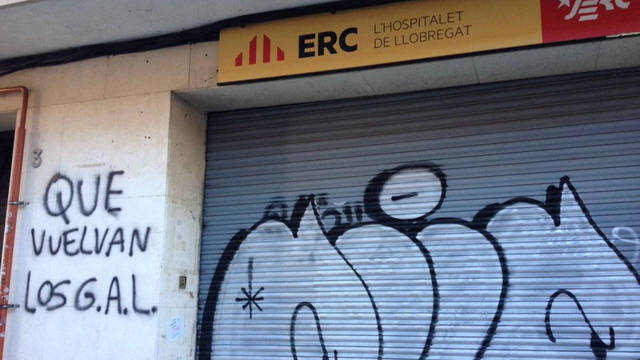 Una pintada a favor de los GAL en una sede de ERC.