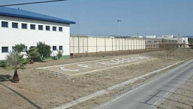 La prisión de Botafuegos, también con falta de funcionarios y masificación. 