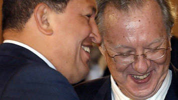 Márquez junto a Hugo Chávez