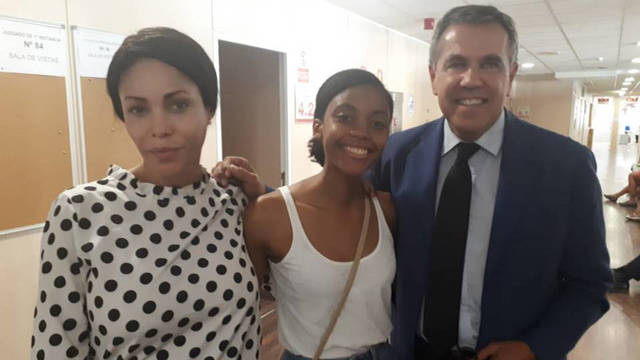 Dee Dee, su hija Érika y el abogado Fernando Osuna. 