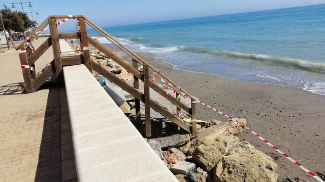 La playa de Balerma cerrada hasta nuevo aviso.