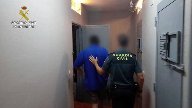 El hombre, de origen peruano, fue detenido por violar a su hija durante 4 años