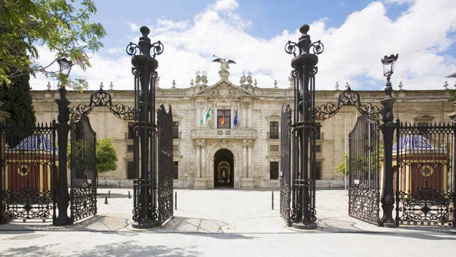 La Universidad de Sevilla.