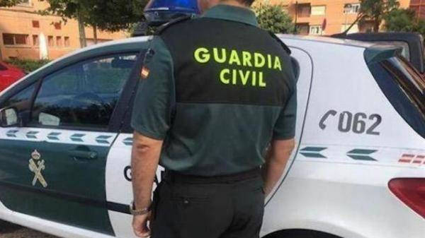 El hombre se ha entregado en el cuartel de la Guardia Civil de Ames (A Coruña)