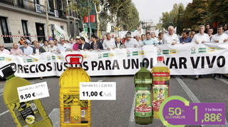 Carrefour y Mercadona continúan usando como reclamo el aceite de oliva mientras arruinan a los olivareros españoles